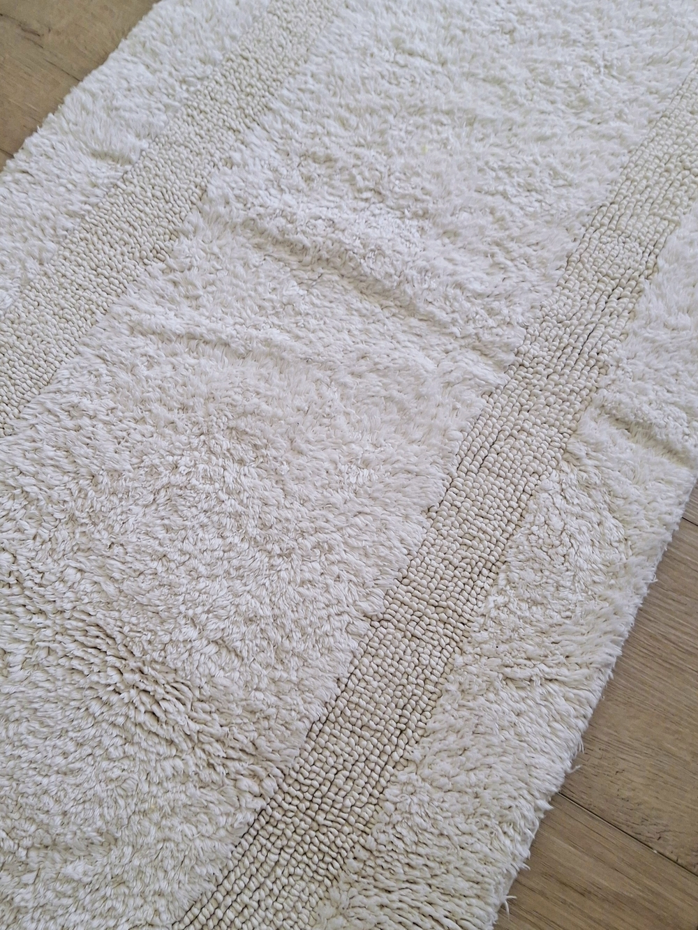 Handcrafted Cotton Double Ruffle Oval Bath Rug Runner - Picture 2 of 9